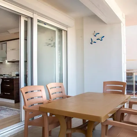 Sea View Retreat With Balcony 1 Min To * Kusadasi