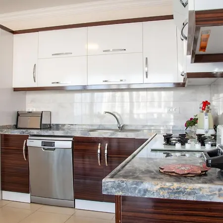 Sea View Retreat With Balcony 1 Min To Apartment