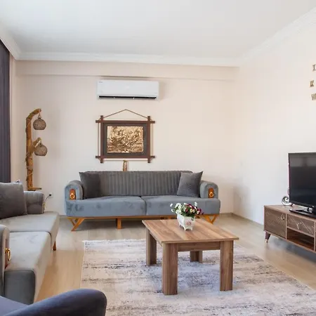 Sea View Retreat With Balcony 1 Min To Apartment