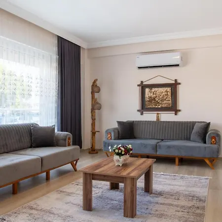Sea View Retreat With Balcony 1 Min To Apartment